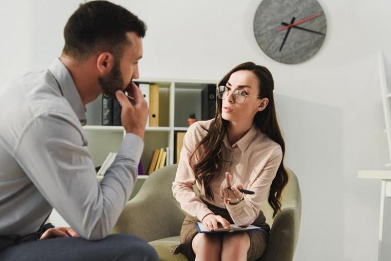 No descuide su red de contactos, estos podrían referenciarlo. No descuide su red de contactos, estos podrían referenciarlo.