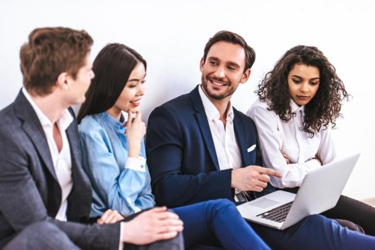 Miles de colombianos se ‘pelean’ por un empleo Miles de colombianos se ‘pelean’ por un empleo