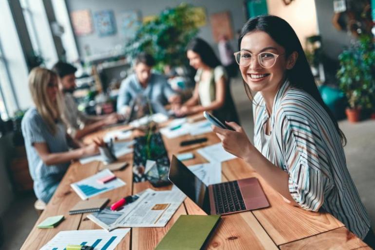 Los nuevos profesionales prefieren tener comunicación directa con sus jefes. Foto: iStock