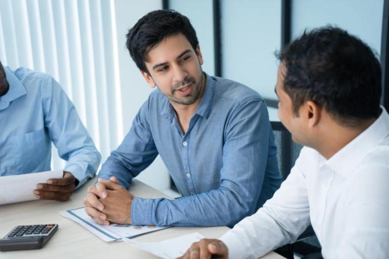 Un líder debe escuchar a su empleado para que alcance su máximo potencial. Un líder debe escuchar a su empleado para que alcance su máximo potencial.